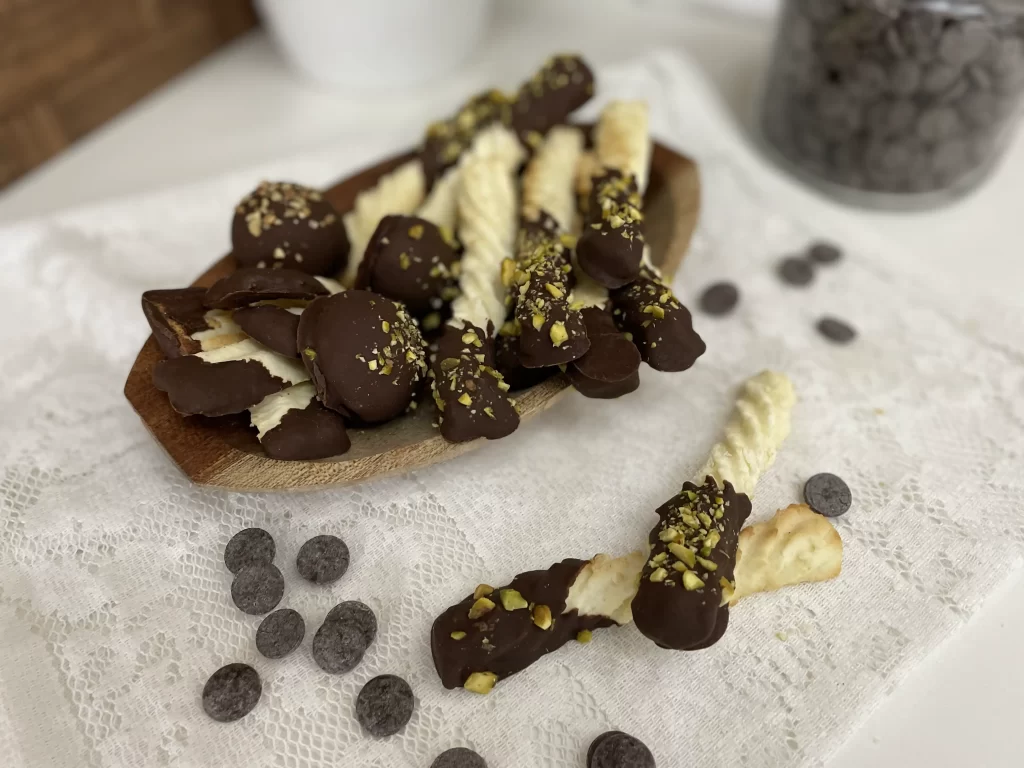 Biscoitos Caseiros com Cobertura de Chocolate