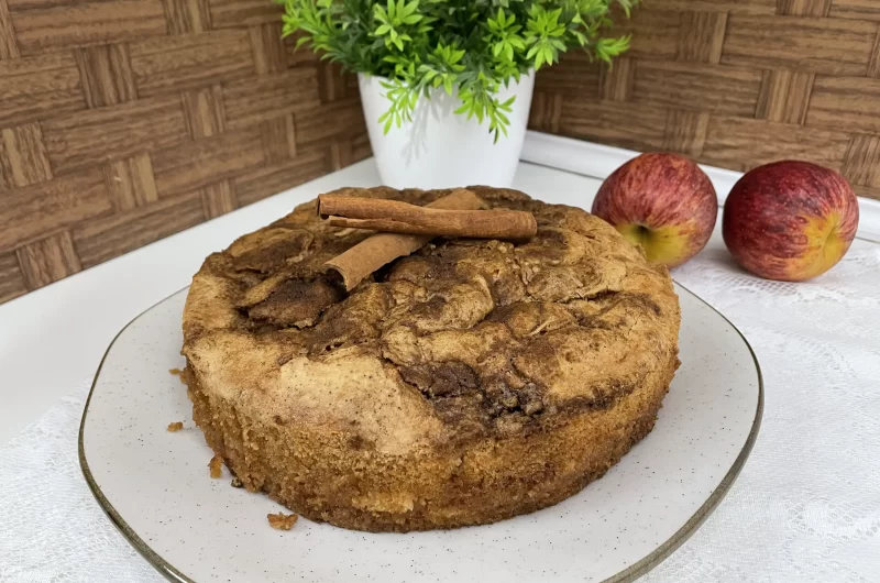 Bolo de Maçã com Remoinho de Canela, sem Glúten e sem Leite